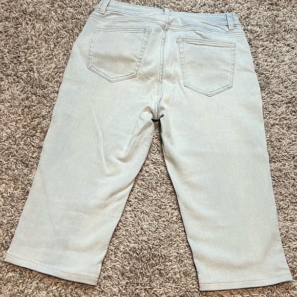 Soho New York high waist boyfriend jeans with paint splatter design light wash! - Picture 2 of 3